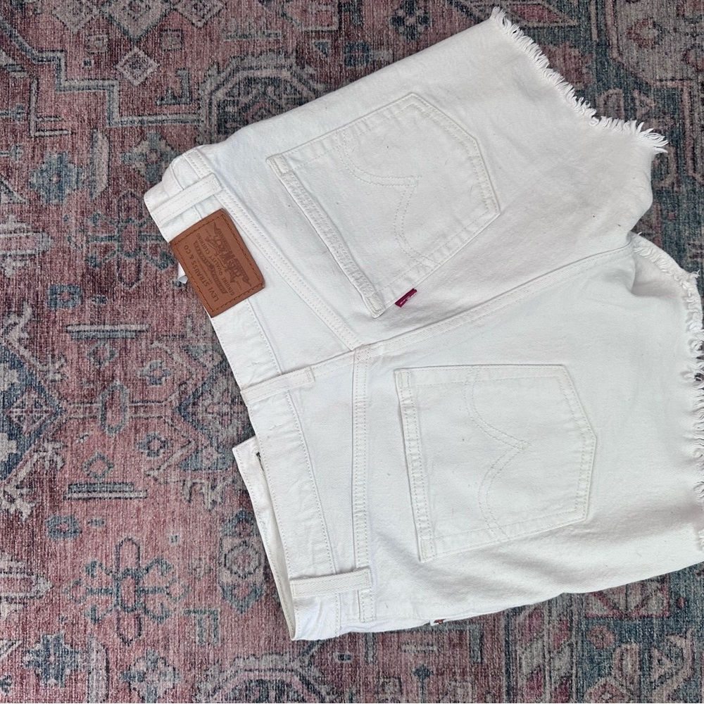 LEVIS HIGH RISE SHORTS - Picture 3 of 4